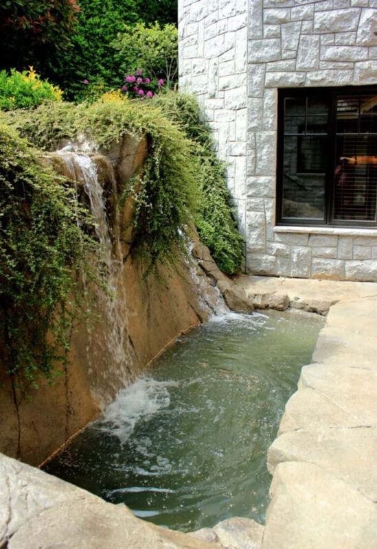 Nhà máy Thác nước và Đường mòn